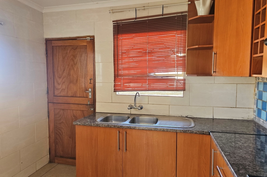 To Let 3 Bedroom Property for Rent in Tlhabane West North West